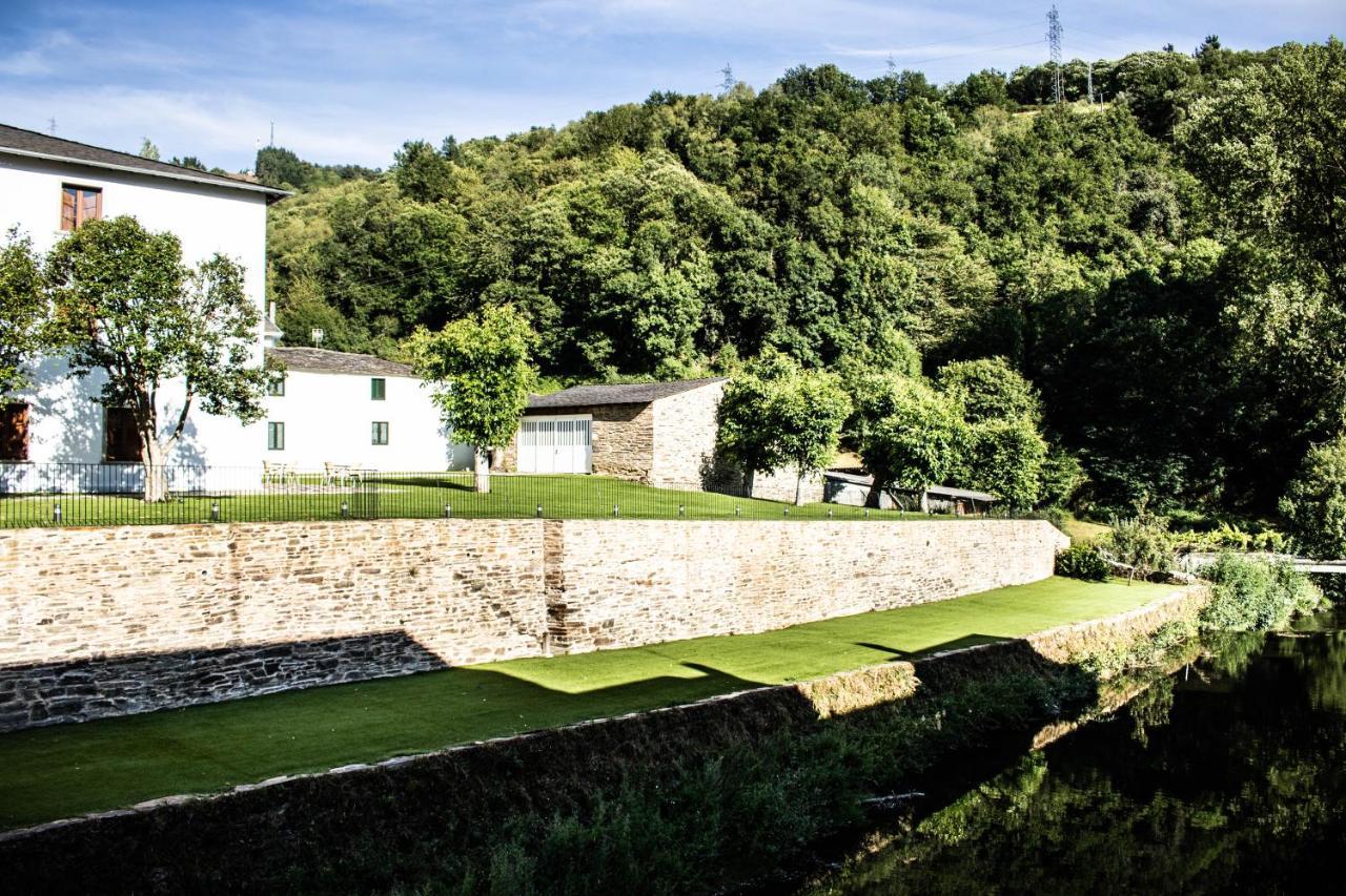 A Casa Da Botica Hotel Самос Екстериор снимка