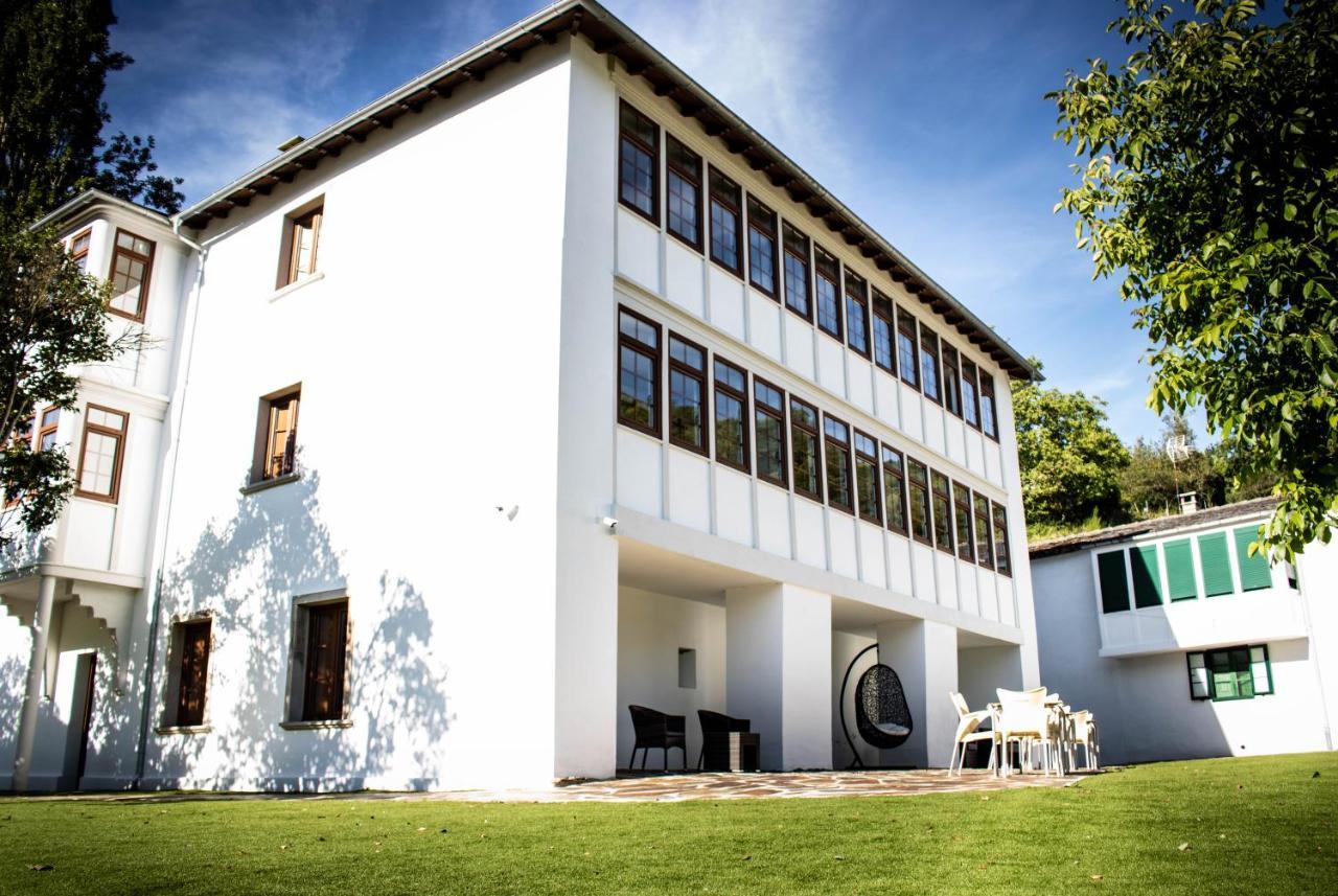 A Casa Da Botica Hotel Самос Екстериор снимка